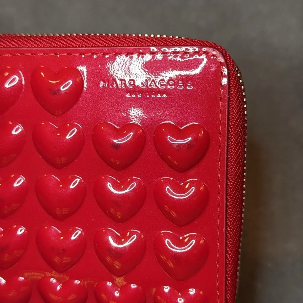 ❤️MARC JACOBS❤️Red Embossed Hearts Patent Leather Phone Wristlet/NWOT